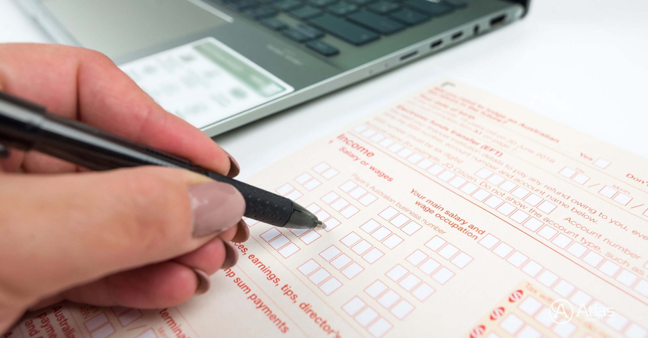 Blog Image Header_Do I Still Need to Complete a Tax Return as an Expat